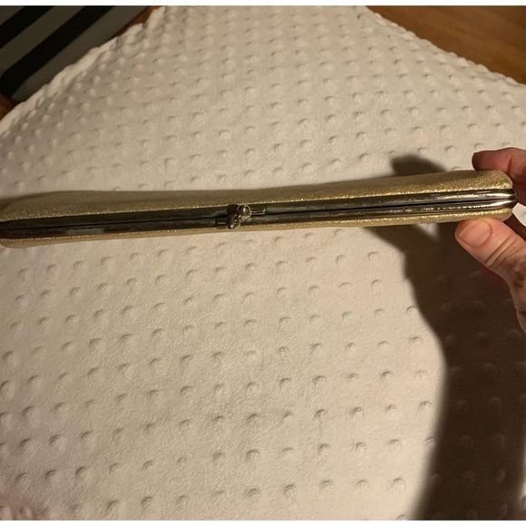 Vintage sleek gold clutch snap closure - Picture 4 of 10